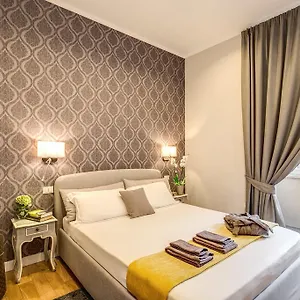 The Club Navona Рим